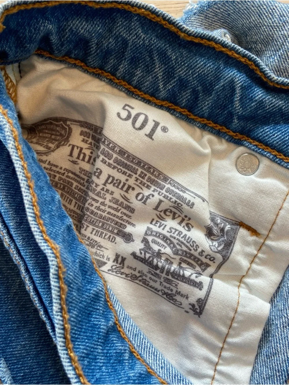 Levi’s 501 Original Cut Off Shorts Light Wash Blue Distressed Jeans Women’s 29 - Picture 6 of 7